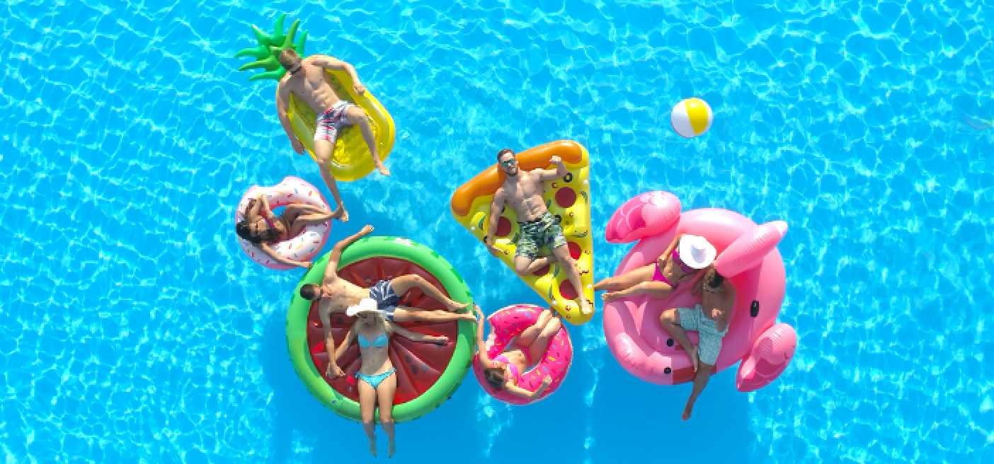 Reisen und Urlaub Reisen und Urlaub: Urlauber im Swimming-Pool